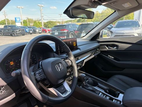 Used 2025 Honda Accord Touring image 7