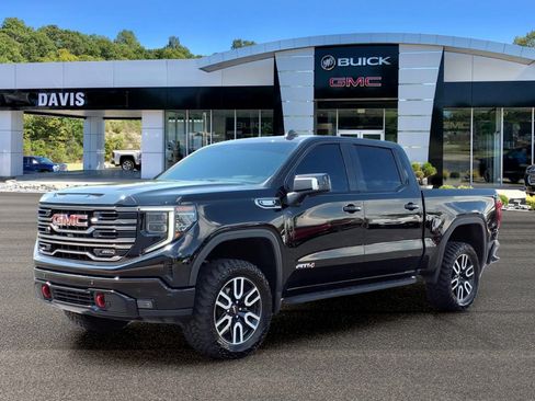 Used 2025 GMC Sierra 1500 AT4 w/ AT4 Premium Package AWD/4WD image 3