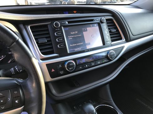 Used 2015 Toyota Highlander XLE image 17