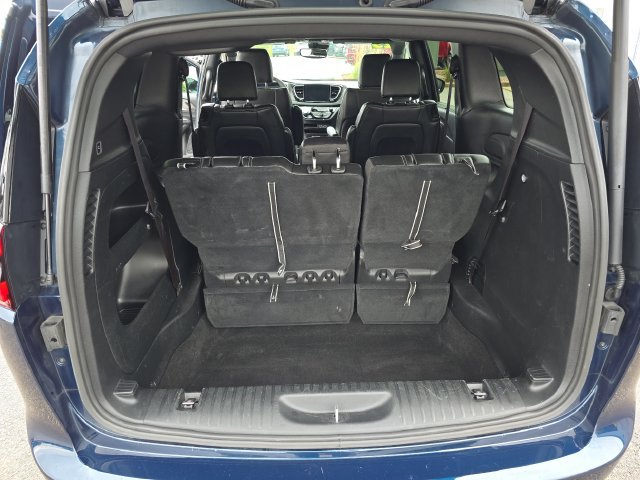 Used 2025 Chrysler Pacifica Select FWD image 13
