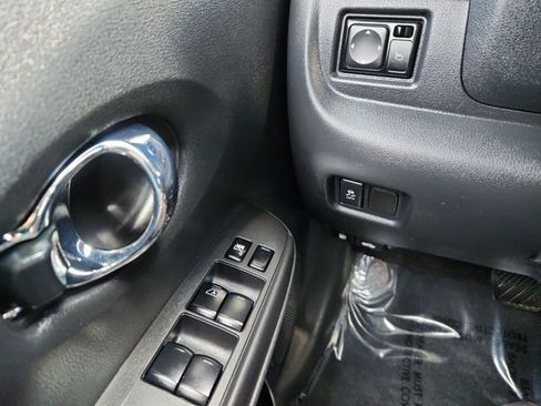 Used 2017 Nissan Versa Note SV FWD image 33