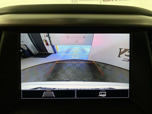 Certified 2023 GMC Acadia SLE w/ Driver Convenience Package AWD/4WD image 17