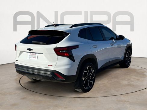 Used 2025 Chevrolet Trax RS w/ Sunroof Package image 10