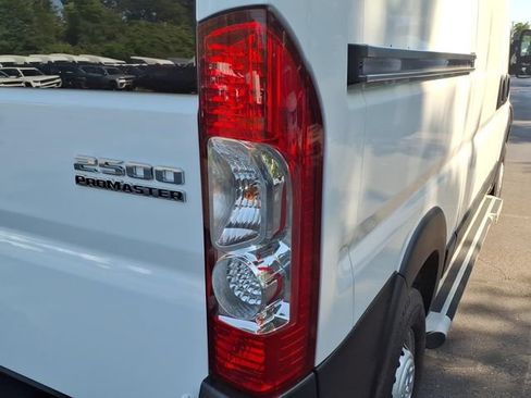 Used 2025 RAM ProMaster 2500 w/ U-Haul Equipment Group FWD image 16