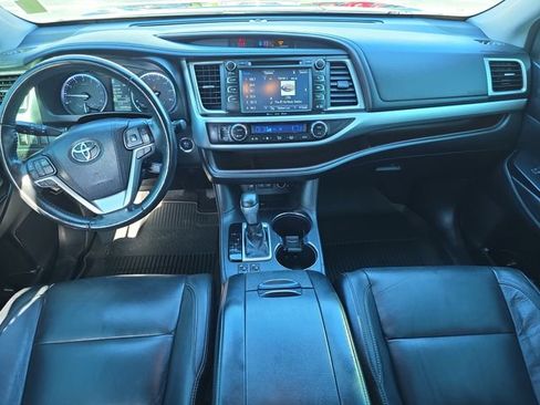 Used 2018 Toyota Highlander XLE FWD image 14