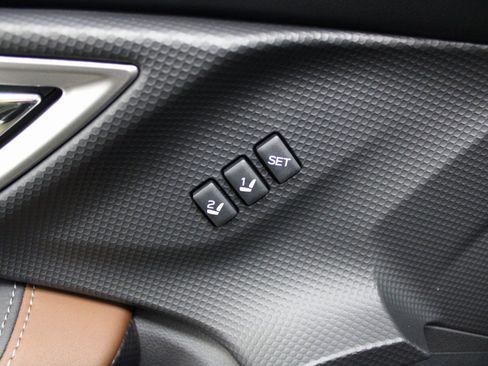 Used 2023 Subaru Forester Touring image 17