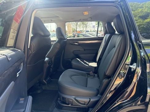 New 2026 Toyota Highlander Limited image 10