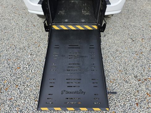 Used 2018 Dodge Grand Caravan SE image 15