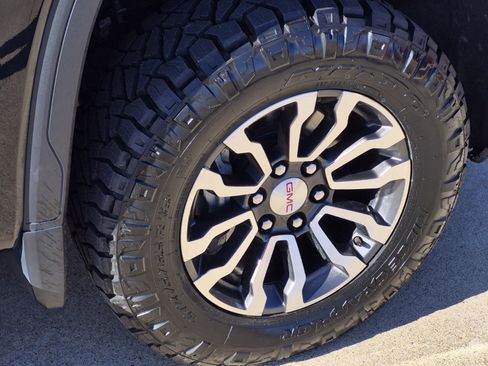 Used 2022 GMC Sierra 1500 AT4 w/ AT4 Preferred Package image 7