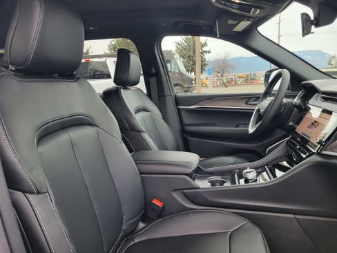 New 2026 Jeep Grand Cherokee Limited w/ Limited Altitude Package image 21