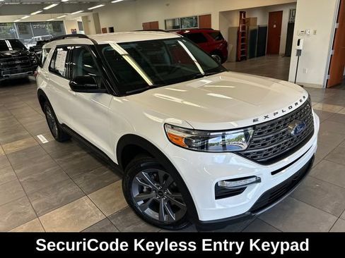 Used 2023 Ford Explorer XLT w/ Equipment Group 202A AWD/4WD image 12
