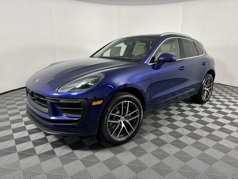 Used 2025 Porsche Macan image 1