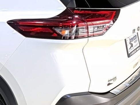 Used 2023 Nissan Rogue SV image 11