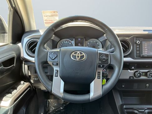 Used 2018 Toyota Tacoma SR5 RWD image 11