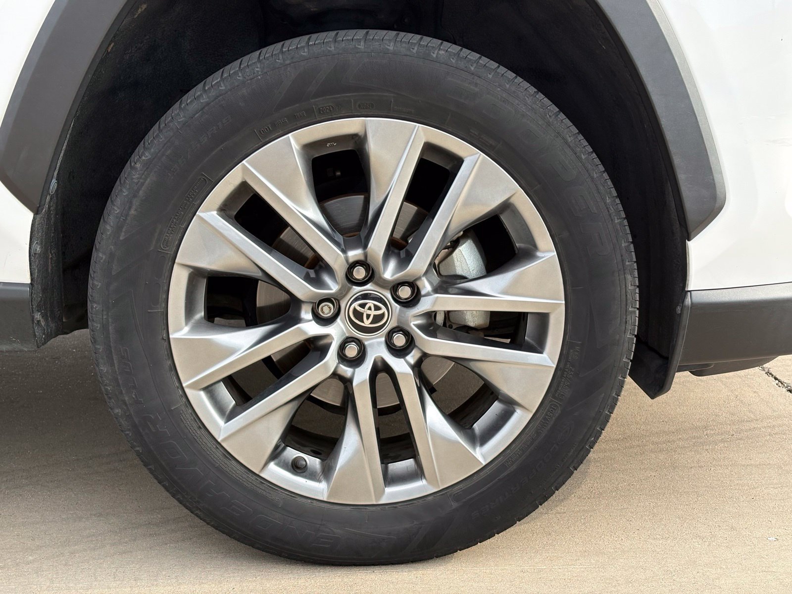 Used 2022 Toyota RAV4 XLE FWD image 10