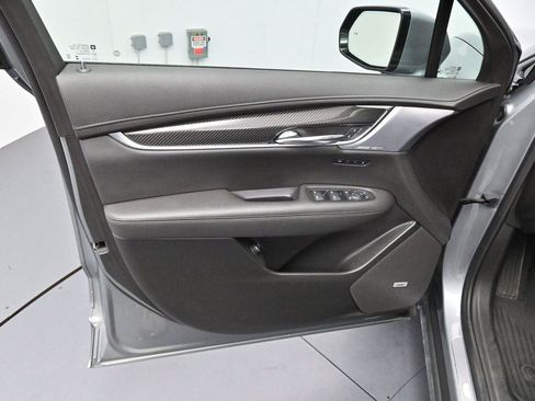 Certified 2024 Cadillac XT6 Sport w/ LPO, ONYX Package AWD/4WD image 9