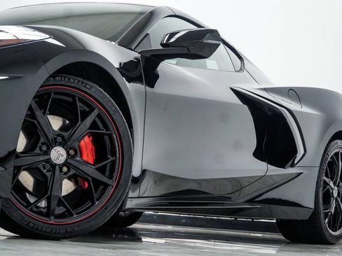 Used 2022 Chevrolet Corvette Stingray Coupe w/ 1LT RWD image 3