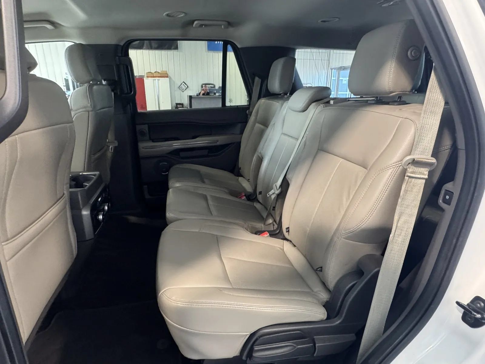 Used 2019 Ford Expedition XLT w/ Equipment Group 202A AWD/4WD image 14