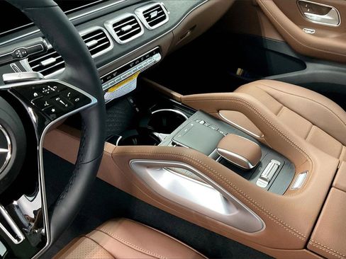 New 2026 Mercedes-Benz GLS 450 4MATIC image 7