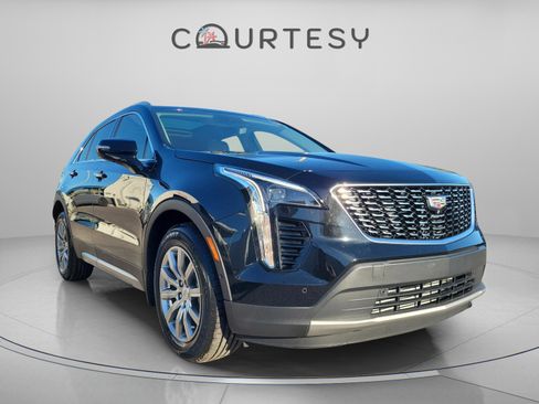 Used 2022 Cadillac XT4 Premium Luxury w/ Enhanced Visibility Package image 6