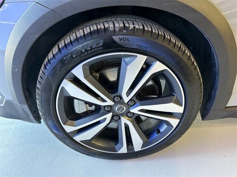 Certified 2025 Volvo V60 B5 Cross Country Plus image 8