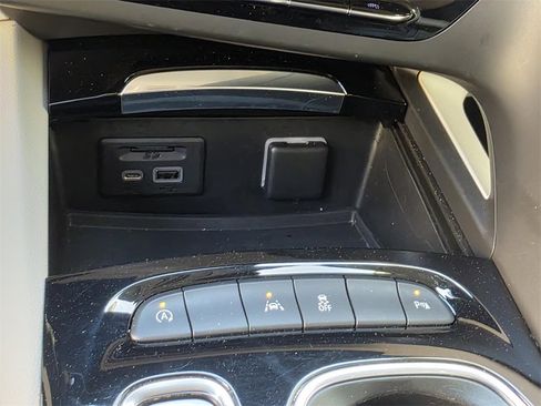 Used 2022 Buick Envision Essence w/ Technology Package I image 37