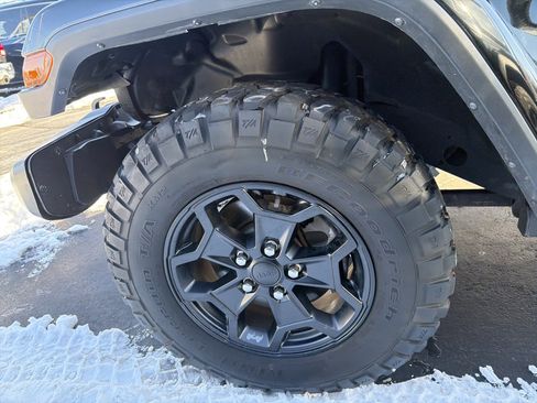 Certified 2022 Jeep Gladiator Willys image 30