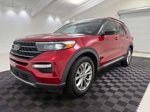 Used 2021 Ford Explorer XLT w/ Equipment Group 202A RWD image 3