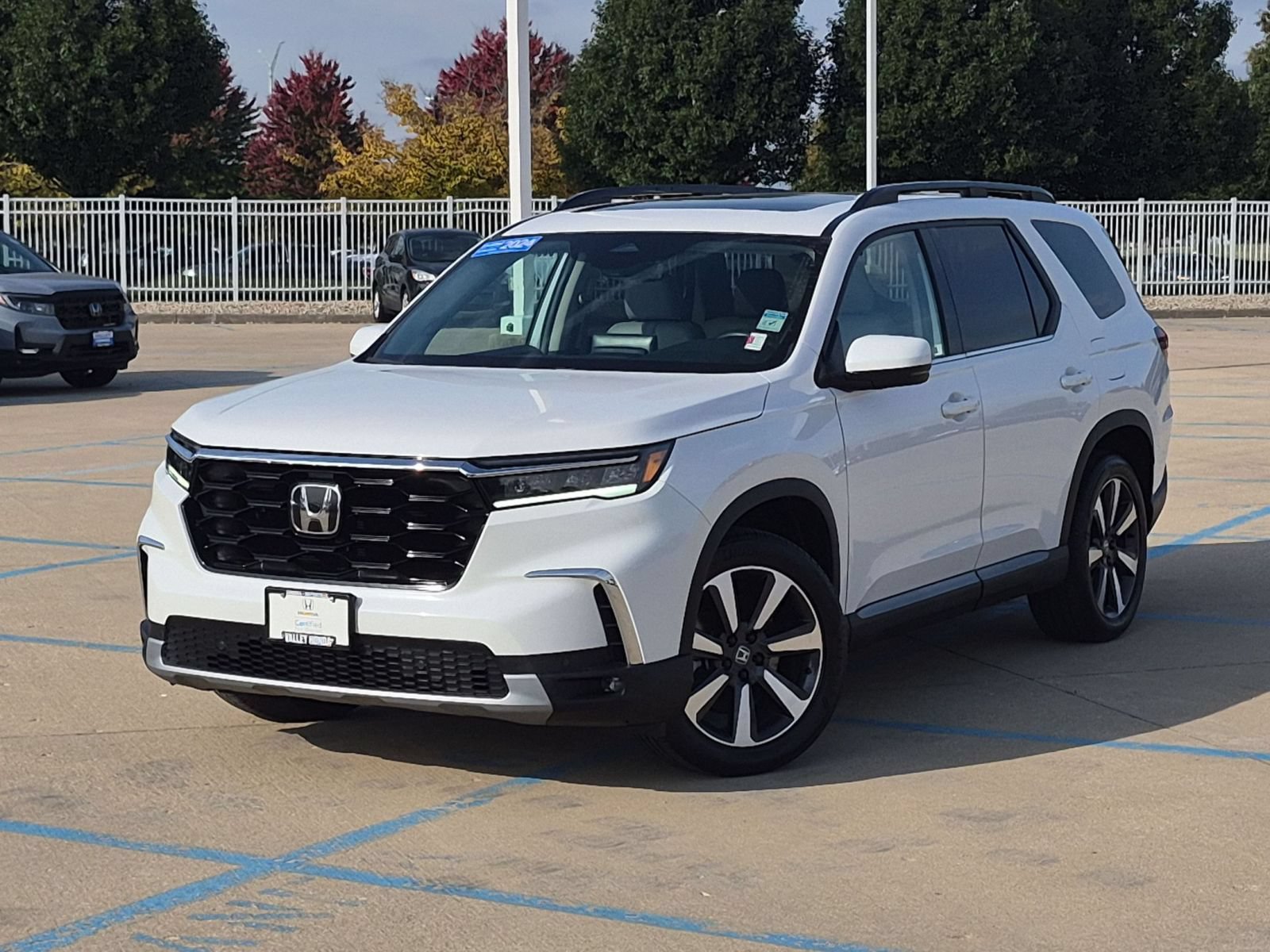 Used 2024 Honda Pilot Touring image 2