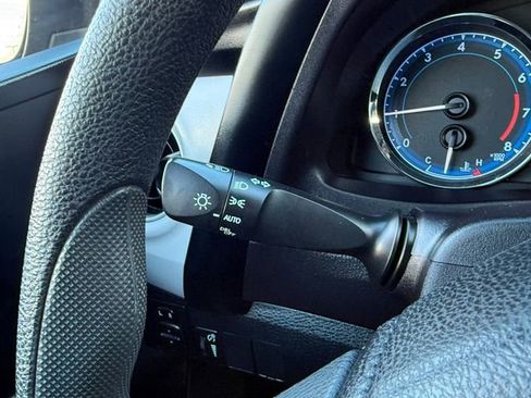 Used 2018 Toyota Corolla L image 19