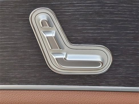 Used 2024 Mercedes-Benz GLS 450 4MATIC image 46