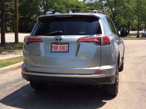 Used 2018 Toyota RAV4 LE FWD image 5