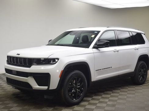 New 2026 Jeep Grand Cherokee L Laredo image 13