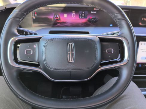 Used 2024 Lincoln Nautilus Reserve AWD/4WD image 18