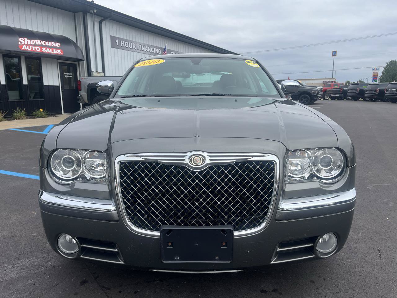 Used 2010 Chrysler 300 Limited RWD image 2