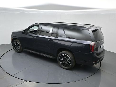 Used 2025 Chevrolet Suburban RST RWD image 35