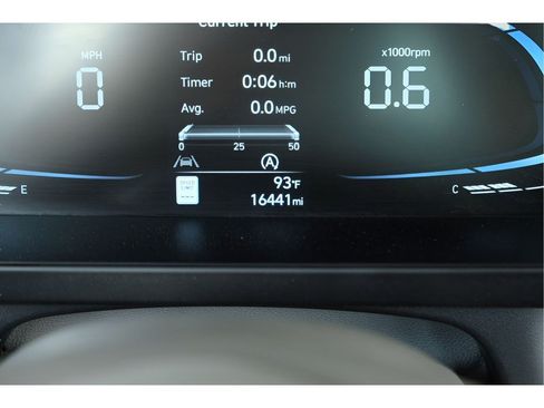 Used 2025 Hyundai Elantra SE FWD image 17