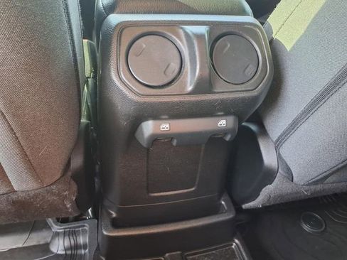 Used 2024 Jeep Wrangler Unlimited image 21