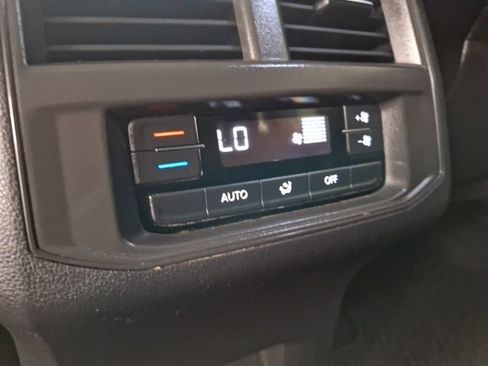 Used 2021 Volkswagen Atlas SE FWD image 18