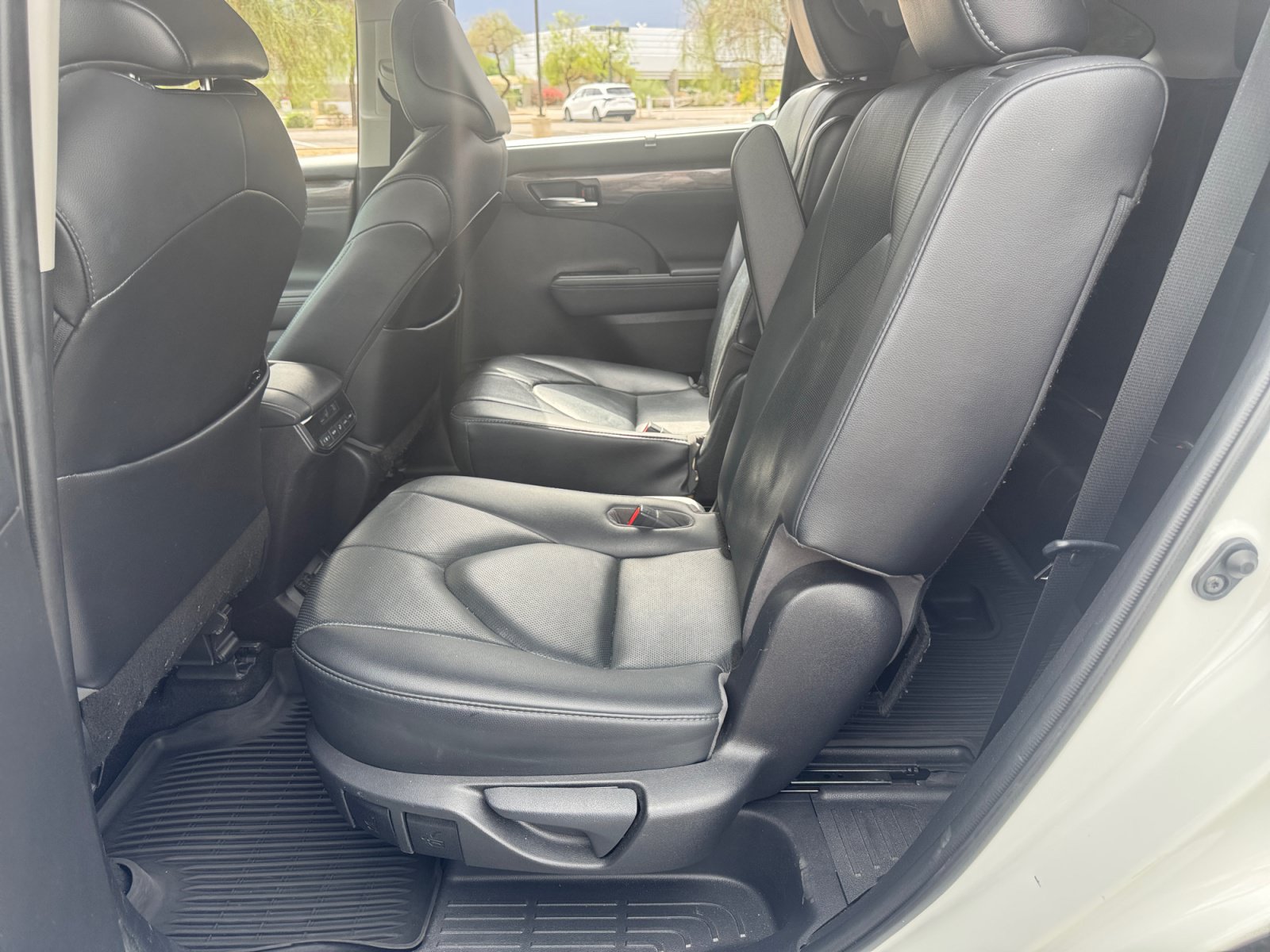Used 2021 Toyota Highlander Limited FWD image 17