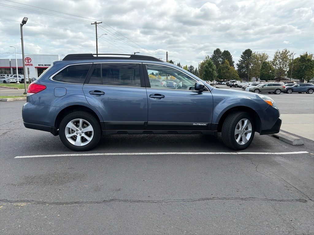 Used 2014 Subaru Outback 2.5i Premium AWD/4WD image 8