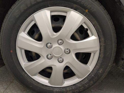 Used 2019 Toyota C-HR LE image 31