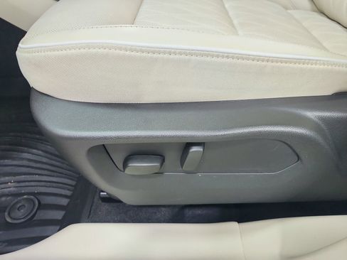 Used 2023 Buick Envision Avenir image 20