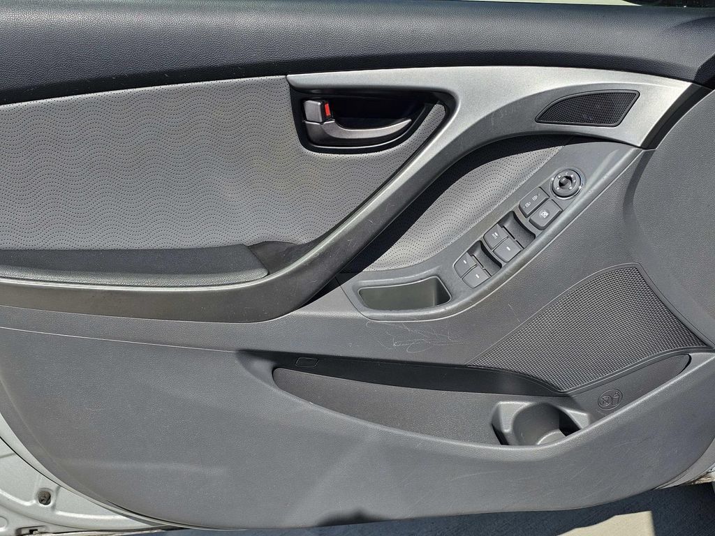 Used 2012 Hyundai Elantra Limited w/ Technology Pkg 5 FWD image 18