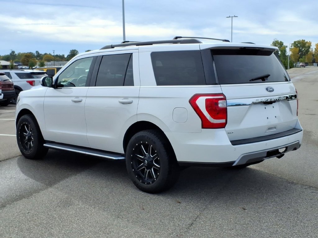 Used 2018 Ford Expedition XLT w/ Equipment Group 202A AWD/4WD image 6