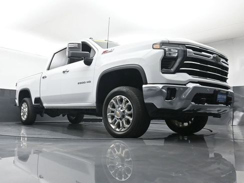 Certified 2025 Chevrolet Silverado 2500 LTZ w/ LTZ Plus Package image 22