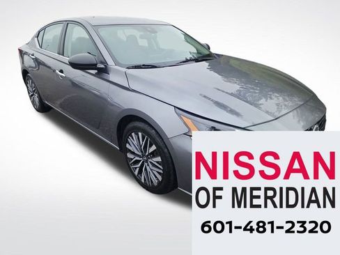 Used 2024 Nissan Altima 2.5 SV image 7
