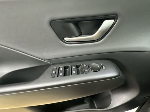 Used 2025 Hyundai Kona Limited image 16