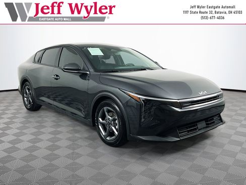 Used 2025 Kia K4 LXS image 1