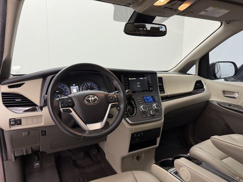 Used 2020 Toyota Sienna XLE FWD image 27